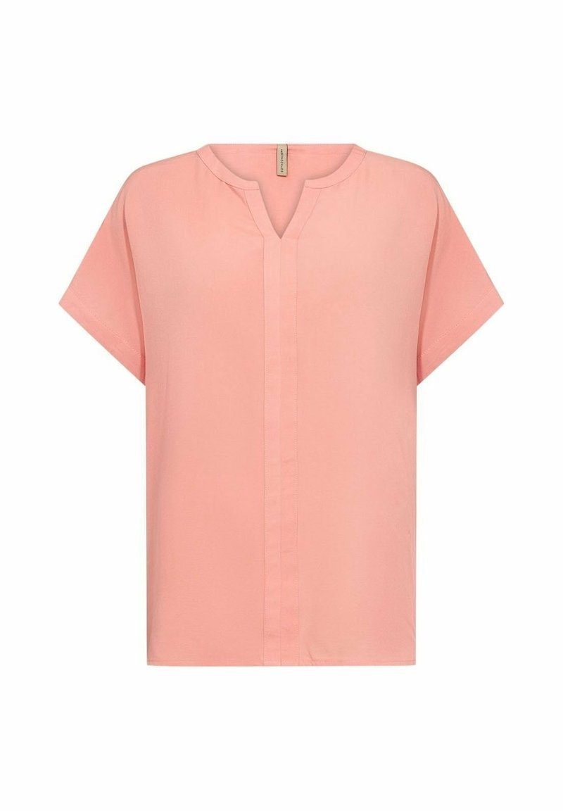 Blouse rose pâle à manches courtes avec encolure en V et détail de couture verticale sur le devant.