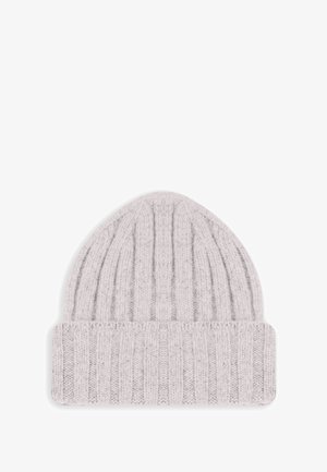 Szary dzianinowy beanie o prążkowanej fakturze, z wywiniętym mankietem. Miękki materiał, zaokrąglony szczyt i jednolity kolor w całej powierzchni.