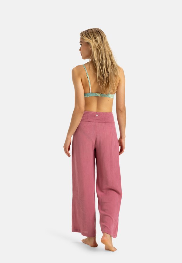 ALONG - Beach accessory - heather rose3