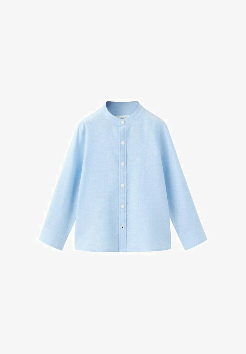 Lichtblauw overhemd met lange mouwen, een opstaande kraag en witte knopen aan de voorkant, getoond tegen een witte achtergrond.