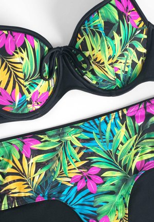 Zestaw bikini z czarną bazą z żywymi kwiatowymi wzorami w zielonym, różowym i żółtym kolorze. Górna część ma fiszbiny i regulowane związania.