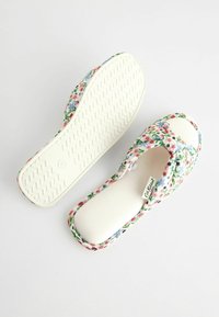 Cath Kidston REGULAR FIT - Iešļūcenes - ecru raindrops print