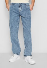 Karl Kani - SMALL SIGNATURETAPE FIVE POCKET DENIM - Jeans Tapered Fit - vintage mid blue Miniatyrbild 1