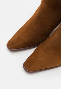 ÁNGEL ALARCÓN Μπότες - mogano