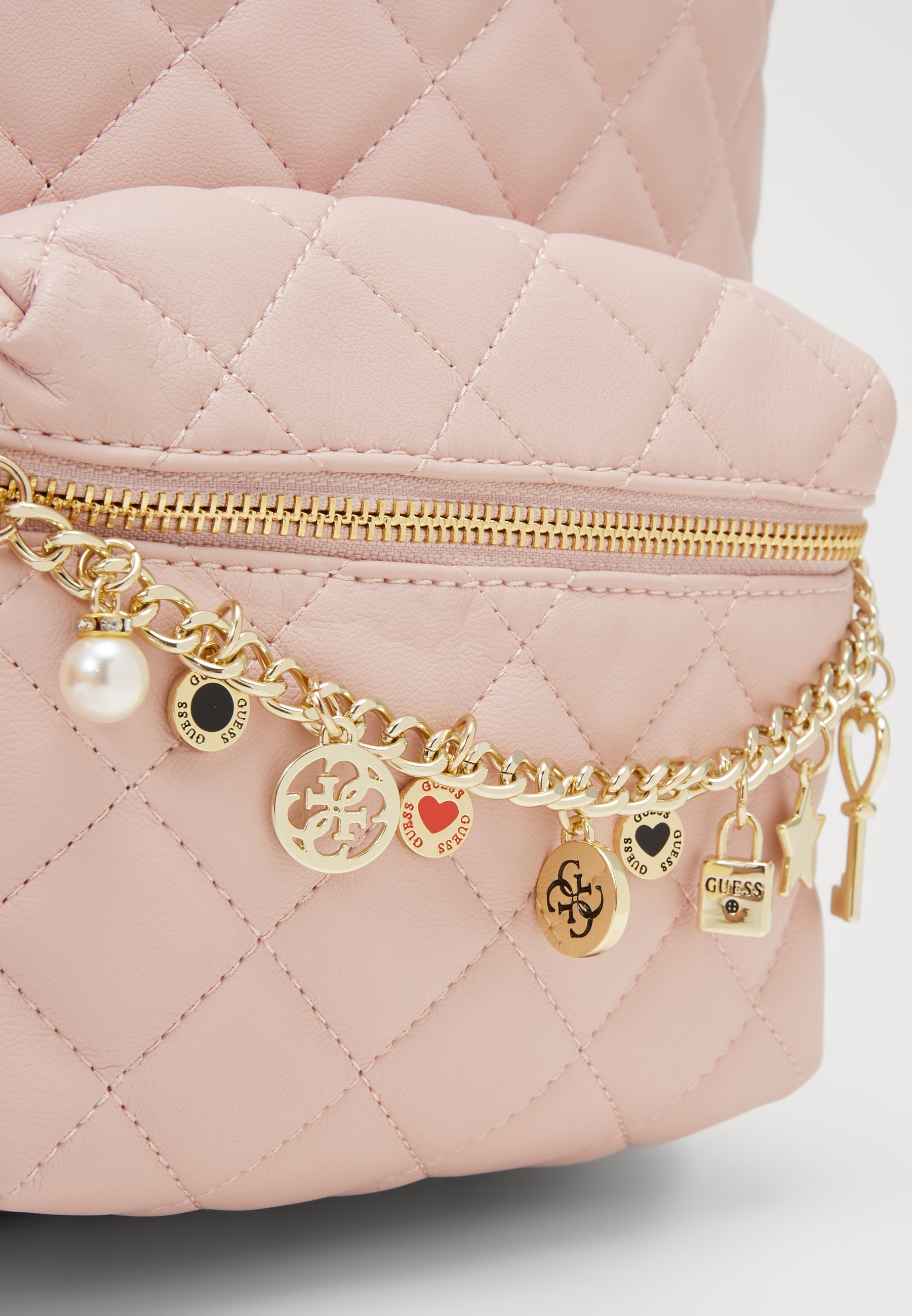 Guess STACIE SMALL Ryggsäck roseljusrosa Zalando.se Guess STACIE SMALL Ryggsäck blacksvart Zalando.se