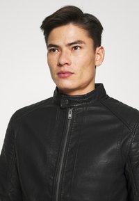 TOM TAILOR Bunda z umělé kůže - black