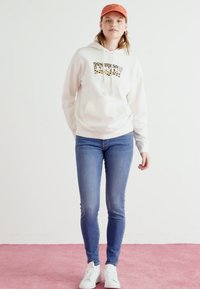 Levi's® GRAPHIC STANDARD - Felpa - cloud dancer