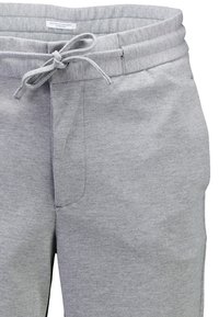 Szare bawełniane spodnie dresowe z elastycznym pasem i sznurkiem do regulacji. Charakteryzują się gładką fakturą i bocznymi kieszeniami. Prosty, casualowy design.