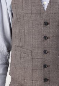 Isaac Dewhirst THE FASHION NOTCH SUIT SLIM - Κοστούμι - chocolate