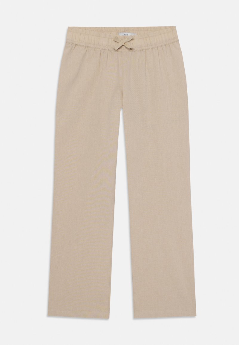 Pantaloni beige realizzati in materiale morbido con vita elasticizzata e cordoncino. Presentano un design a gamba dritta e una texture sottile.
