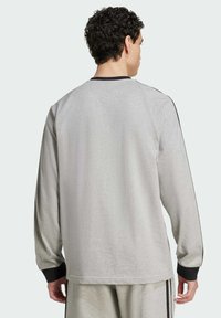 adidas Originals STRIPES - Camiseta de manga larga - medium grey heather   black