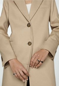 Mango Korte frakker - beige