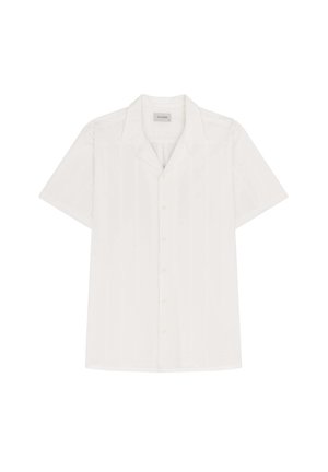 Camisa blanca de manga corta con un sutil patrón de rayas verticales, frente abotonado y cuello clásico, fabricada con un tejido ligero.