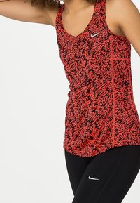 Nike Performance Sports T-shirts - red