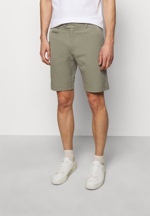 COMO LIGHT - Shorts - lichen green