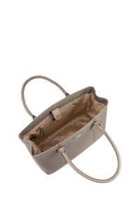 Grijze leren handtas met twee handvaten, open om een beige interieur te tonen, met een ritsvak en logo-detail aan de voorzijde.