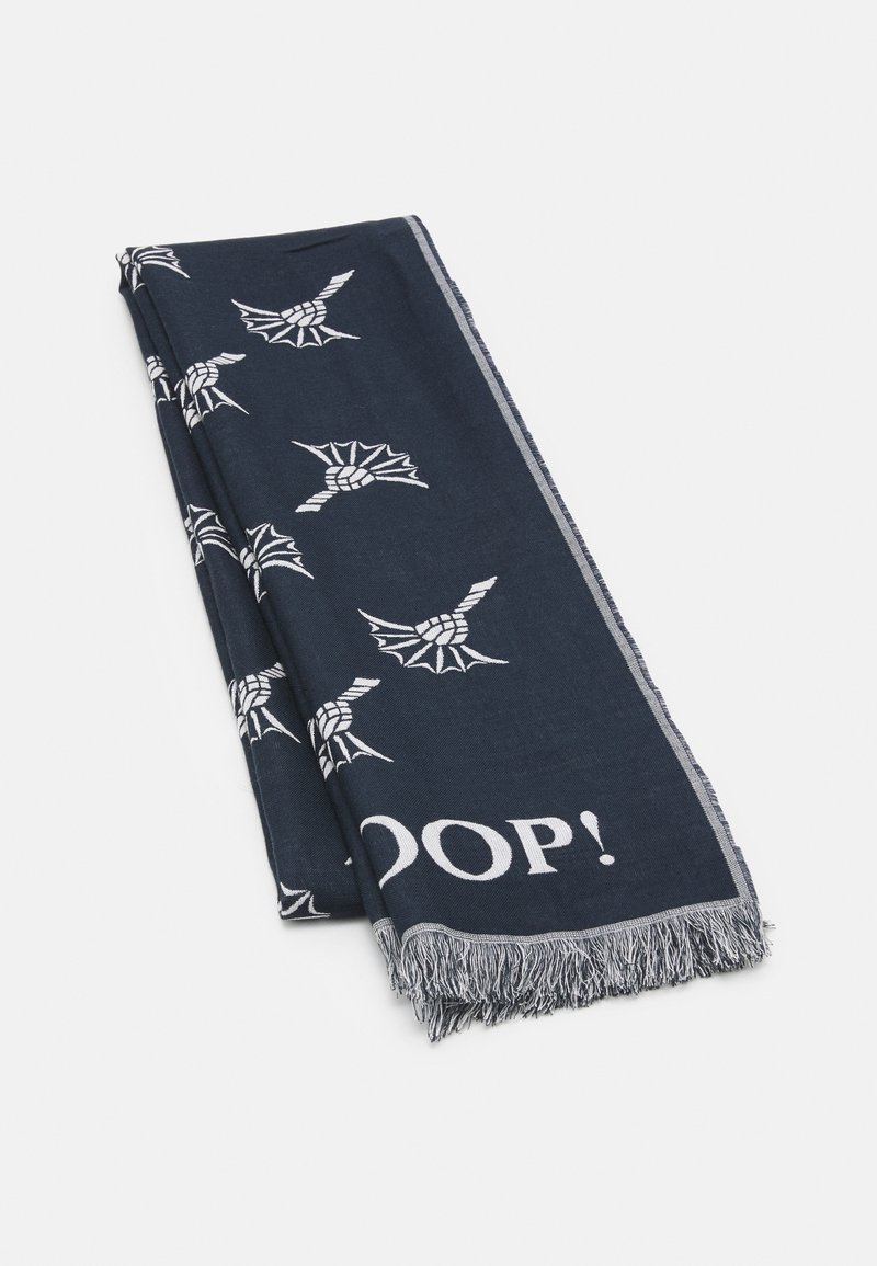 Sciarpa blu navy con disegni bianchi di conchiglie alate e il testo "SCOOP!" in basso; bordi rifiniti con dettagli di frange.