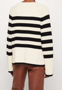 Zign Stickad tröja - off-white