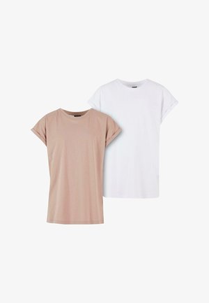 Kaks lühikeste varrukatega T-särki: üks pehmest beežist ja teine valgest. Valmistatud puuvillast, mõlemad särgid on varrukate otsas rulli keeratud ja neil on lõdvem istuvus.