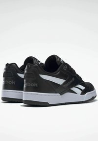 Reebok Classic BB 4000 II TRAINERS - Volnočasové šněrovací boty - core black   cloud white   pure grey