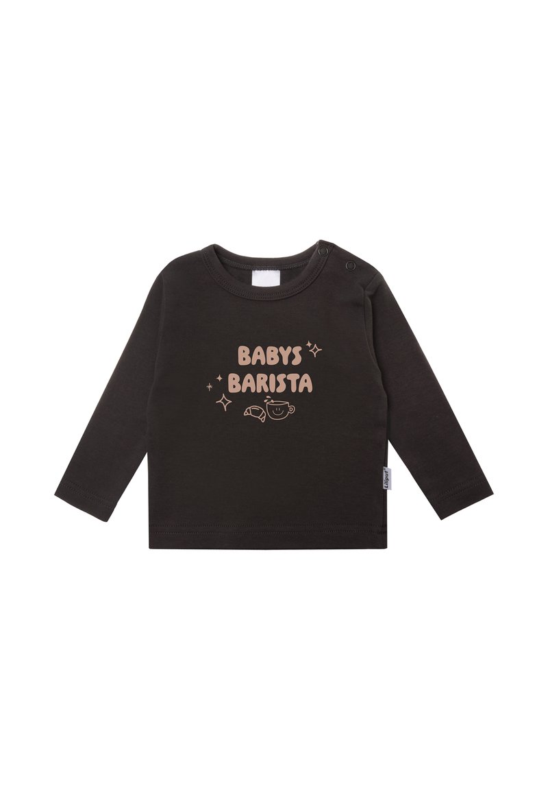 Schwarzes Babyshirt mit langen Ärmeln und Rundhalsausschnitt, auf dem der Text "BABY'S BARISTA" in hellbraun sowie Grafiken von einer Kaffeetasse und einem Croissant zu sehen sind.