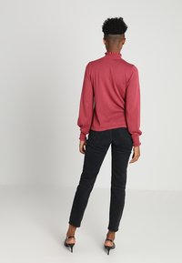 VILA Strickpullover - red