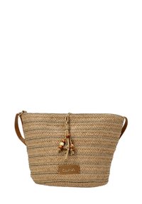 Bolso de paja tejido con un acabado natural, que presenta una correa de cuero marrón y cuentas decorativas. Incluye una etiqueta metálica con el logo "LUNA".