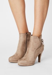 Anna Field Botines de tacón - taupe