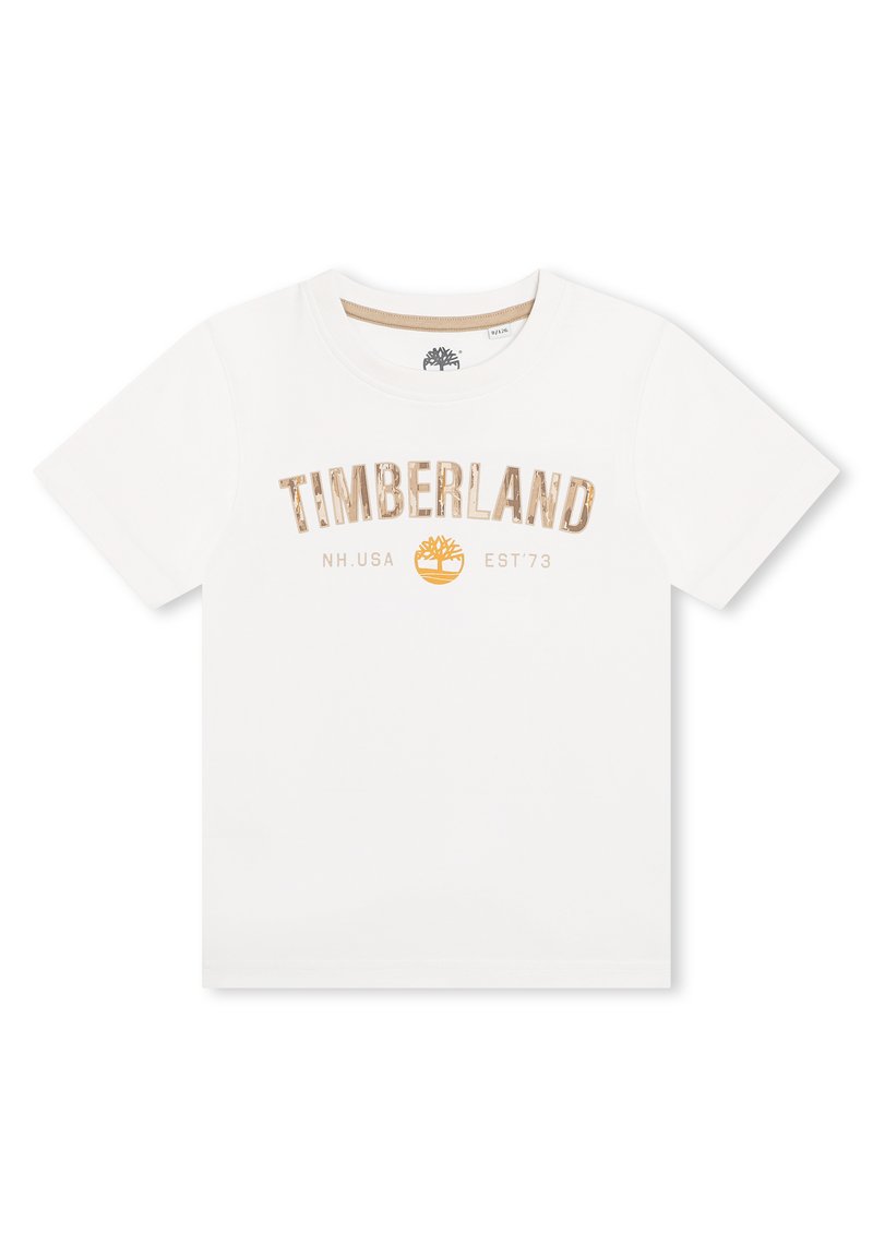 Witte katoenen T-shirt met "TIMBERLAND" in goud gedrukt, met daaronder "NH. USA EST73" en een geel logo. Korte mouwen, ronde hals.