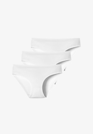 Tre par ensfarvet hvide damebikinier stablet diagonalt på en hvid baggrund.