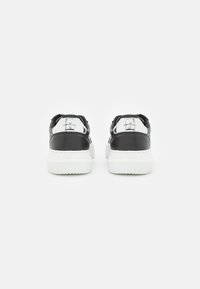 Calvin Klein Jeans CHUNKY CUPSOLE - Sneakers basse - black/silver