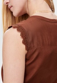ONLY KIMMI  - Camicetta - cognac
