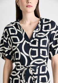 GANT MONOGRAM CAFTAN - Vardagsklänning - evening blue