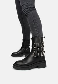 PS POELMAN BENNIE - Botines con plataforma - black