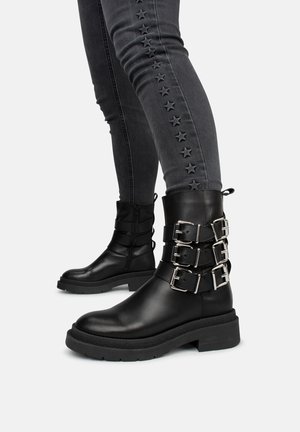 BENNIE - Bottines à plateau - black