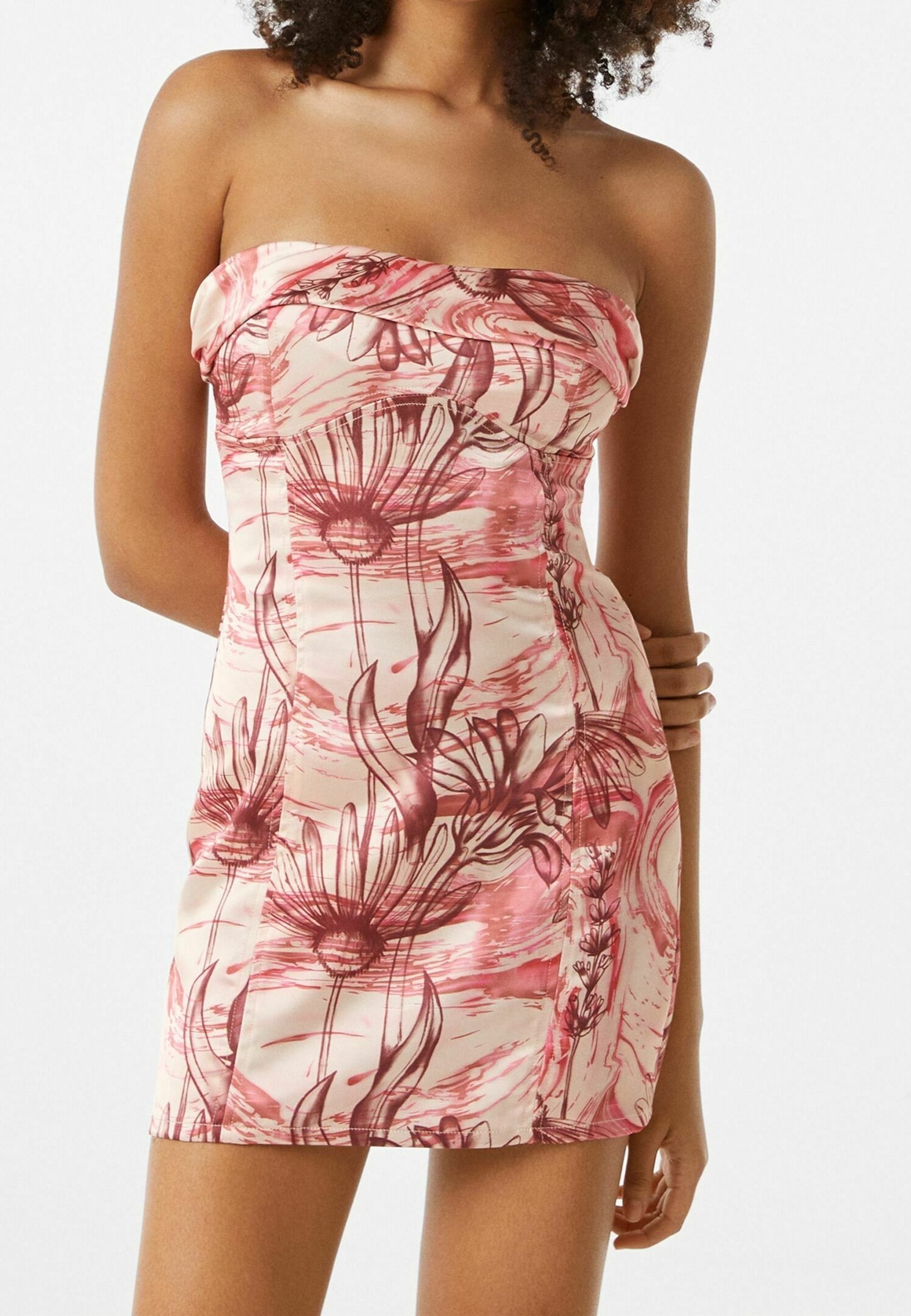 Robe bershka neuf taille M avec étiquette mais petite troue dans la manche - Vêtements