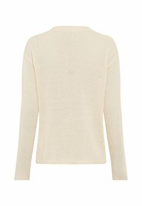Beige Pullover, weiches Strickmaterial, Rundhalsausschnitt, lange Ärmel und lockere Passform mit einer schlichten Textur. Keine sichtbaren Muster oder Akzente.