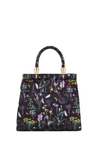 Crna torba sa zlatnim hardverom, s cvjetnim i pernatim uzorkom u zelenoj, žutoj, ružičastoj i bijeloj nijansi, s jednim gornjim drške.