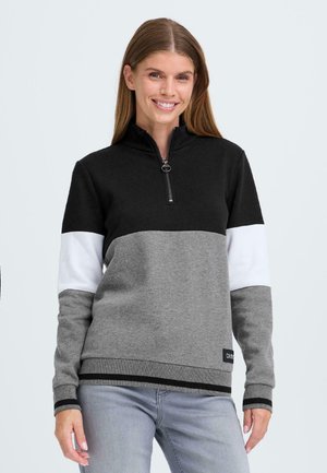 Sort, grå og hvid fleece sweatshirt med halv-zip krave, ribbede manchetter og kant. Har et logomærke på den nederste venstre side.