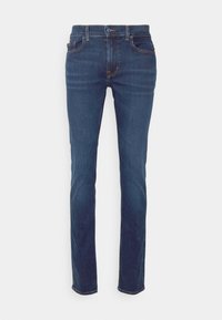 Jeans de mezclilla azul oscuro con diseño de pierna recta, que cuentan con cinco bolsillos, costuras amarillas en contraste y un cierre de botón en la cintura.