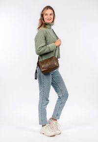 SURI FREY LIVY - Schoudertas - mud