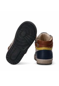 Hoge sneakers in bruin, blauw en geel. Voorzien van een getextureerde rubberen zool, leren accenten en een klittenbandsluiting.
