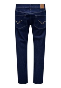 Jeans de mezclilla azul oscuro con dos bolsillos traseros que presentan costuras beige y un parche de cuero marrón en la cinturilla.