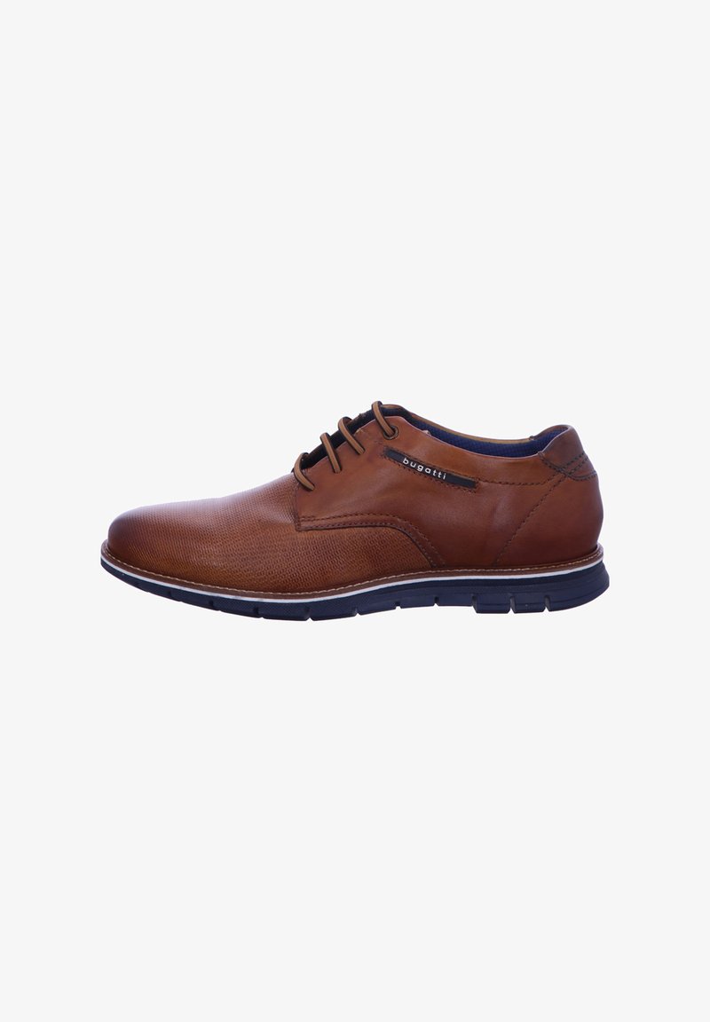 Braune Lederschuhe mit strukturierten Oberflächen, runder Zehenform und kontrastierender marineblauer Sohle. Schnürdesign mit subtiler Markenakzentuierung.