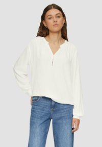 QS FLIESSENDE MIT RAFFUNG - Blouse - ecru