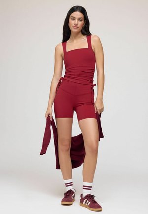 Osia REGULAR FIT - SIGNATURE CYCLING SHORTS . - Rövidnadrágok - red