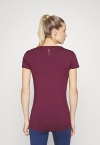 ONLY Play ONPCLARISSA TRAIN TEE - Základné tričko - eggplant