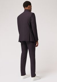 ROY ROBSON COLOURED SUIT IM SLIM FIT - Completo - lila