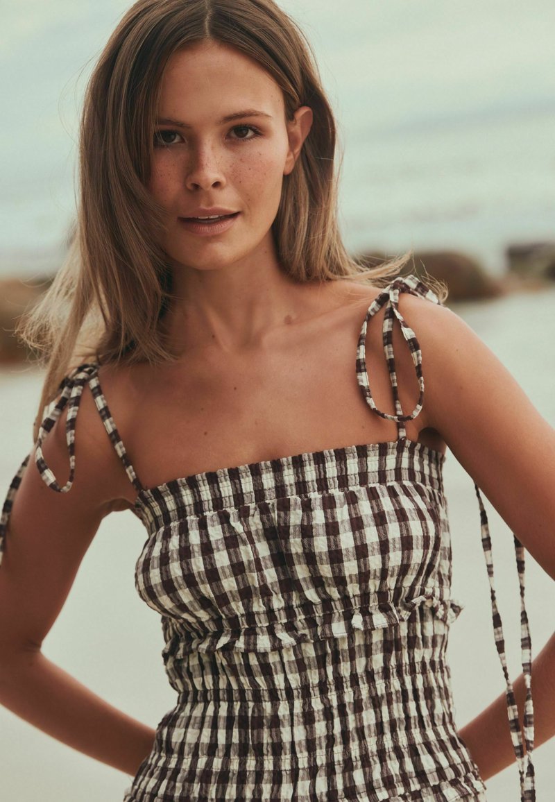 Next REGULAR FIT - BANDEAU MAXI DRESS . - Maxikleid - chocolate brown  gingham/braun - Zalando