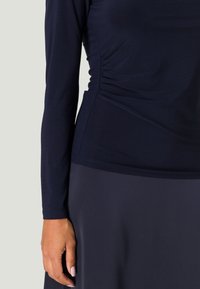 zero MIT U-BOOT AUSSCHNITT - Maglietta a manica lunga - night sky